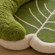 Close-up of sisal scratching surface and soft plush bolster